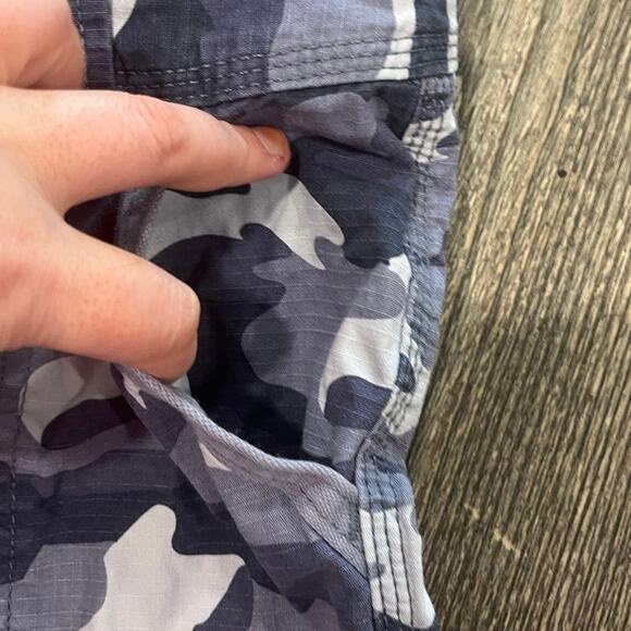 Carhartt Womens El Paso Hiking Shorts Mid Rise Relaxed Fit Camouflage Gray Sz 4 - Picture 2 of 8